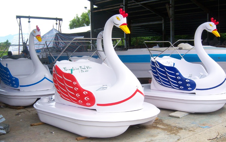 Thiên nga đạp nước Composite FRP Thiên nga đạp nước Composite FRP